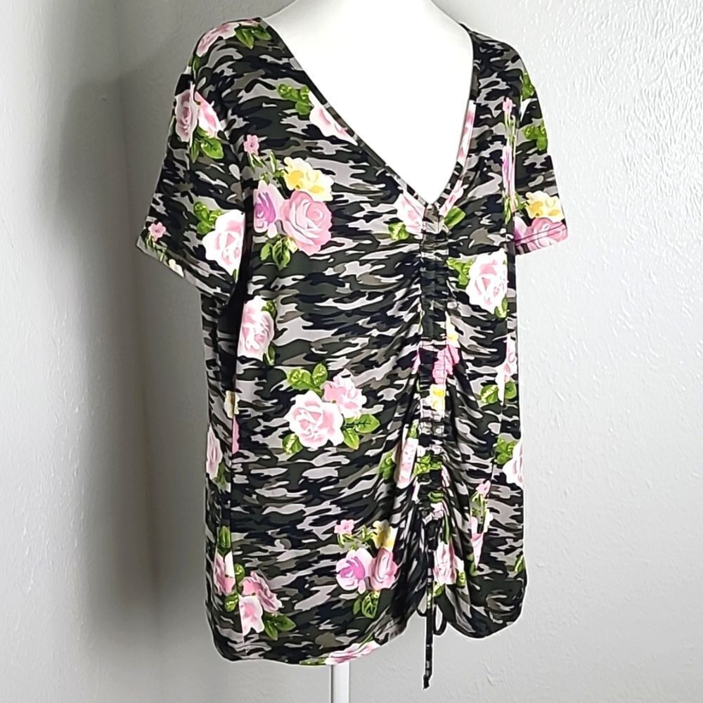 Bae City Green & Black Camouflage Top, Pink Roses, Ruching Down Front, Sz 1X - Picture 2 of 8